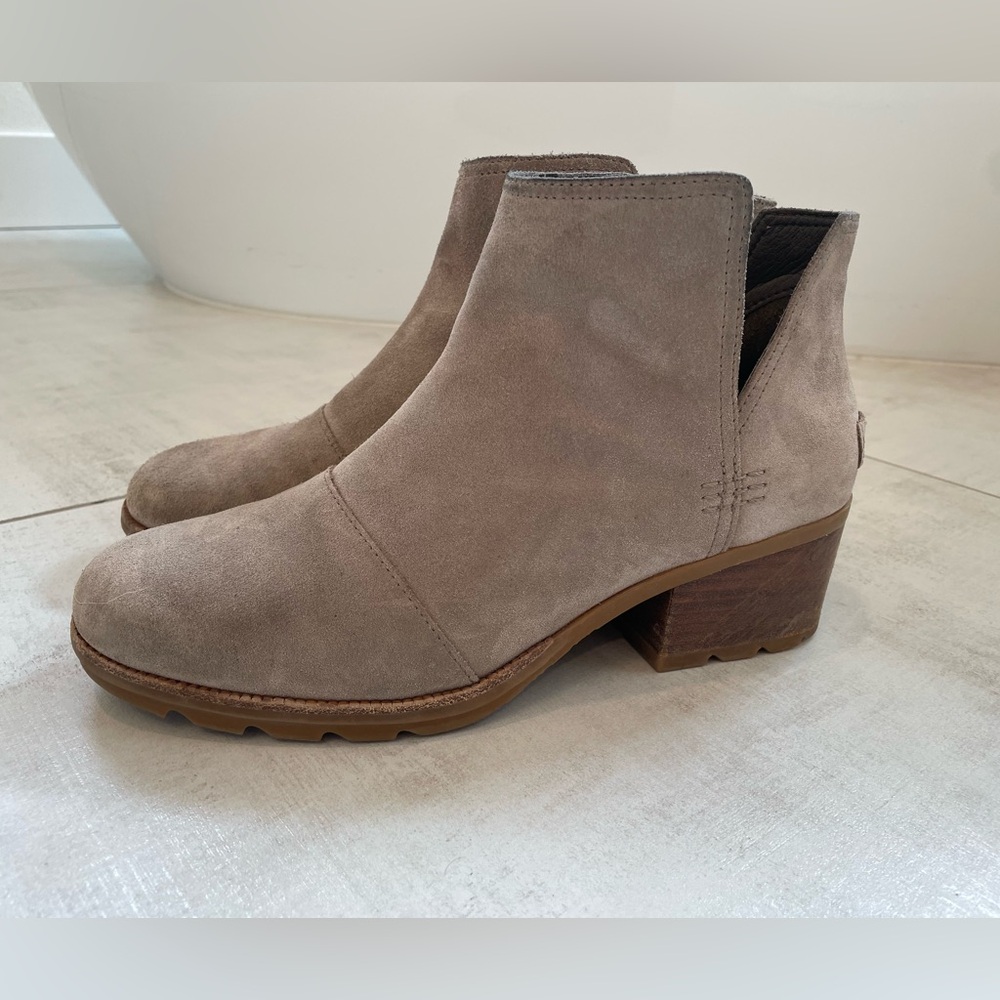 Sorel women’s ankle boots size 10